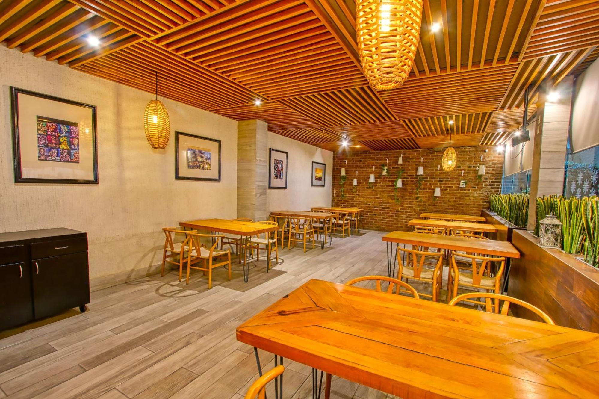 莱昂会议中心智选假日酒店 外观 照片