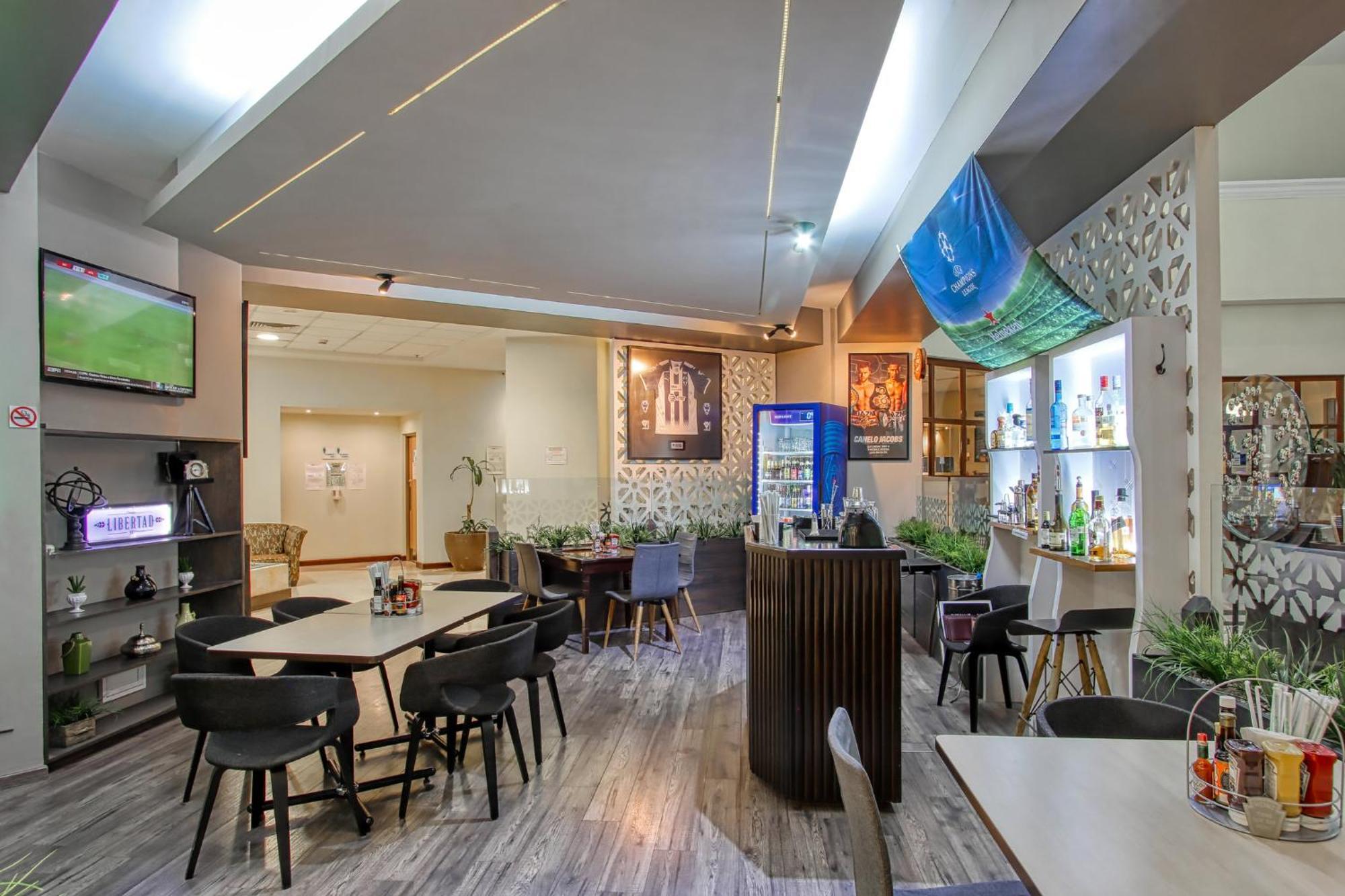 莱昂会议中心智选假日酒店 外观 照片